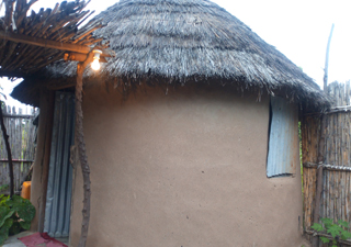 A traditional hut in Mona (Tari)